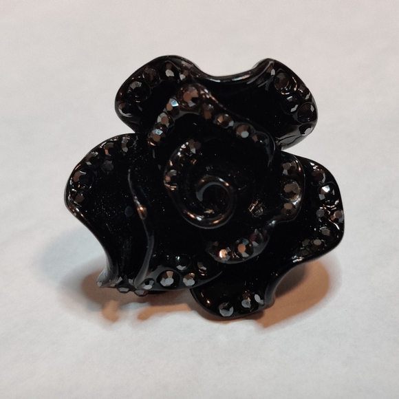 Black Camelia Rose Flower Cocktail Ring - Picture 9 of 15
